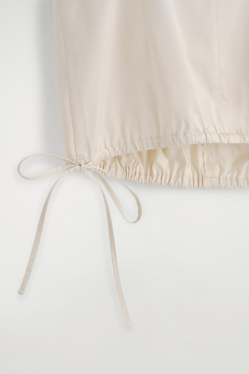 COS タイディテールコットントップ