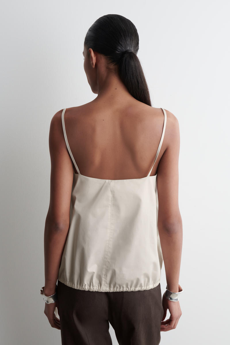 COS タイディテールコットントップ