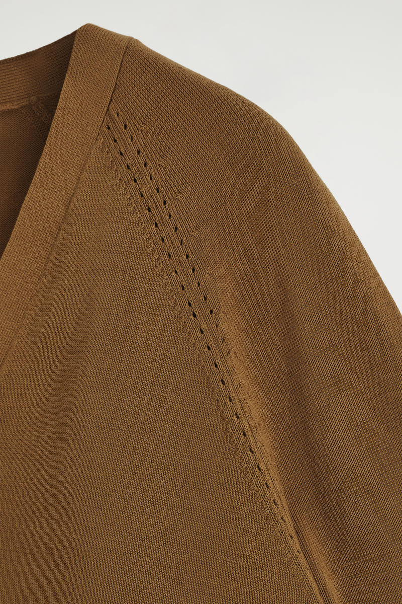 COS ニットコットンVネックカーディガン