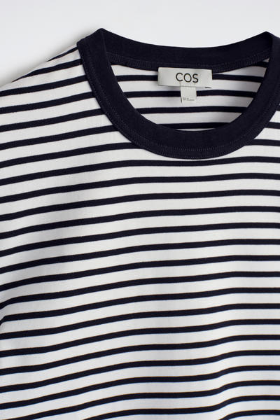 COS コットンクルーネックTシャツ