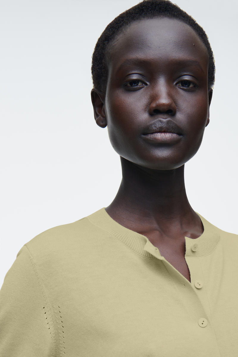 COS メリノウールブレンド半袖カーディガン