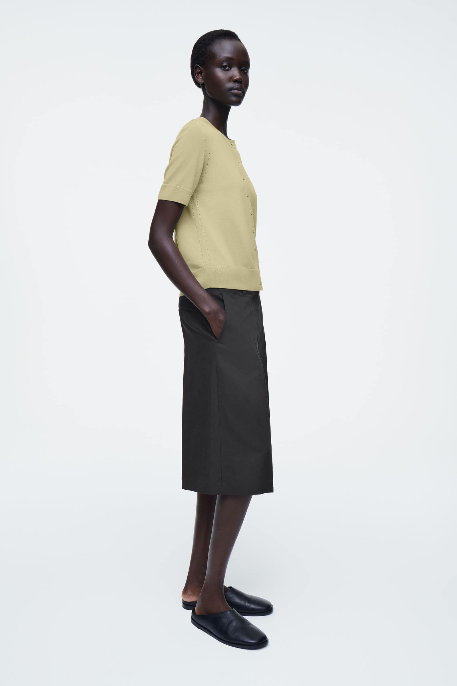 SHORT-SLEEVED MERINO WOOL-BLEND CARDIGAN メリノウールブレンド半袖 