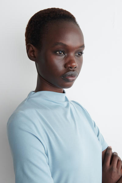 COS ドレープジャージーTシャツ