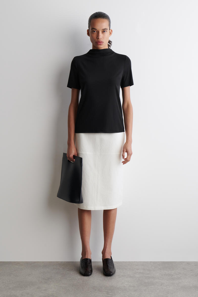 COS ドレープジャージーTシャツ