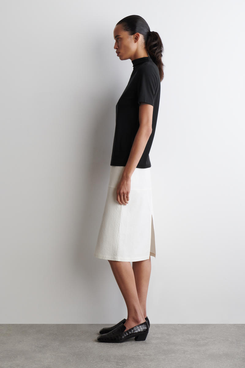 COS ドレープジャージーTシャツ