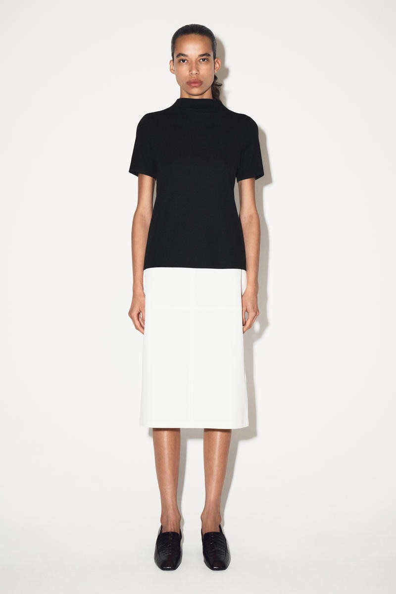 COS ドレープジャージーTシャツ