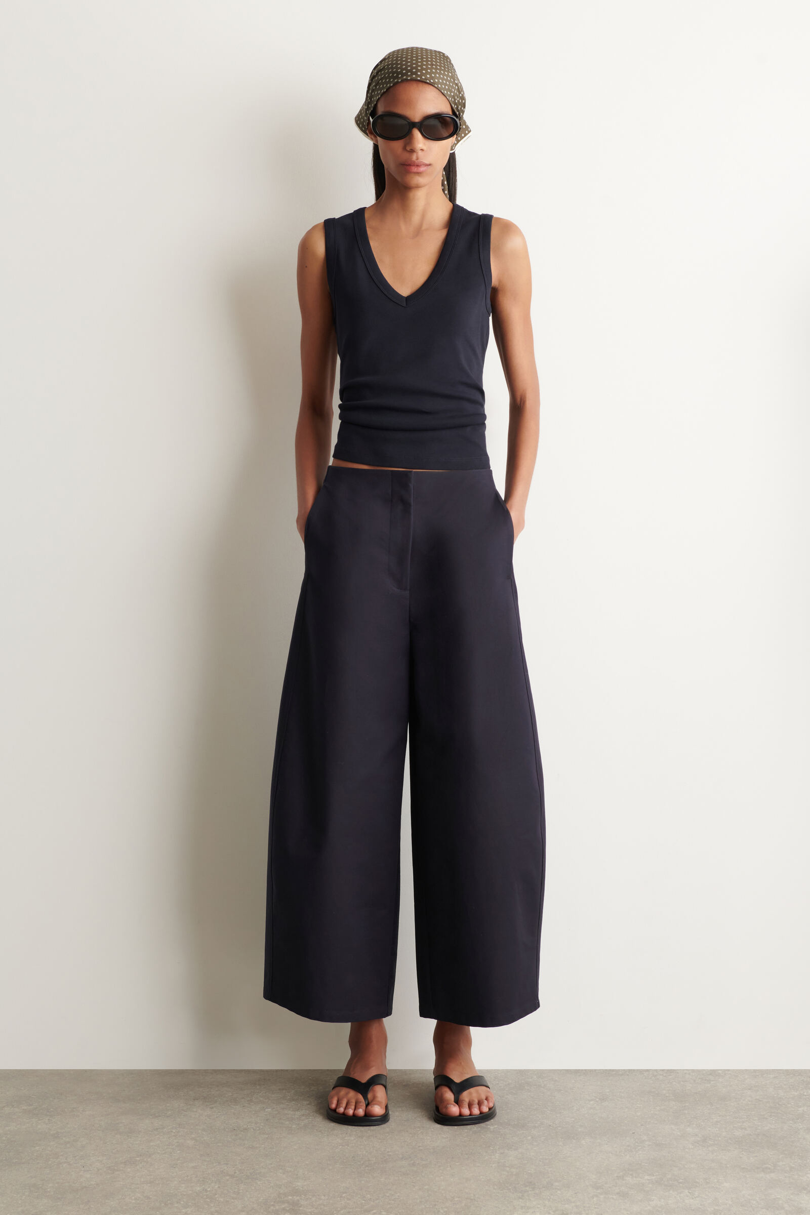 CROPPED BARREL-LEG COTTON TROUSERS クロップドバレルレッグコットン