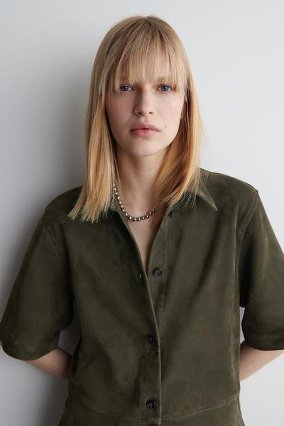 COS スエードプレイスーツ