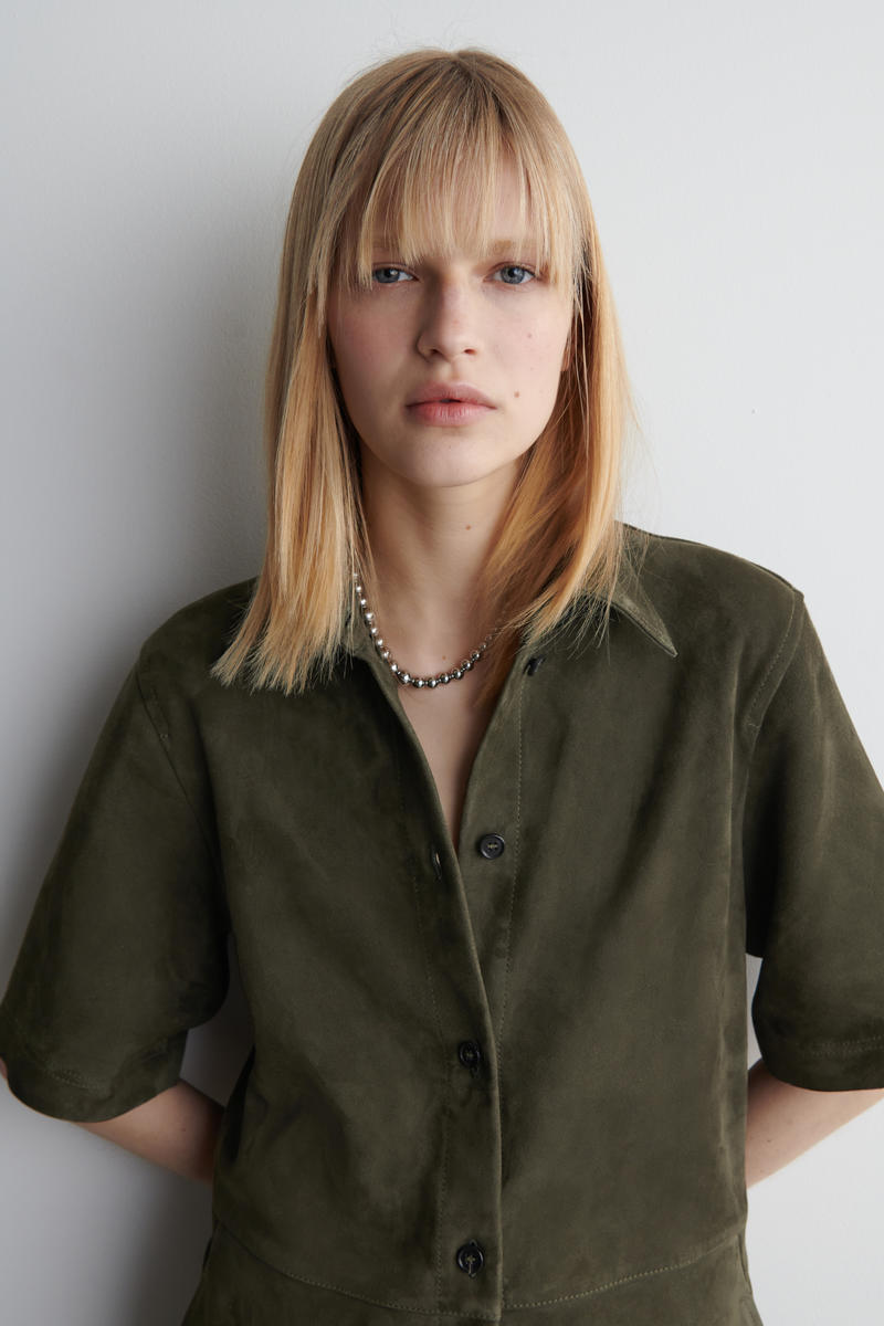 COS スエードプレイスーツ