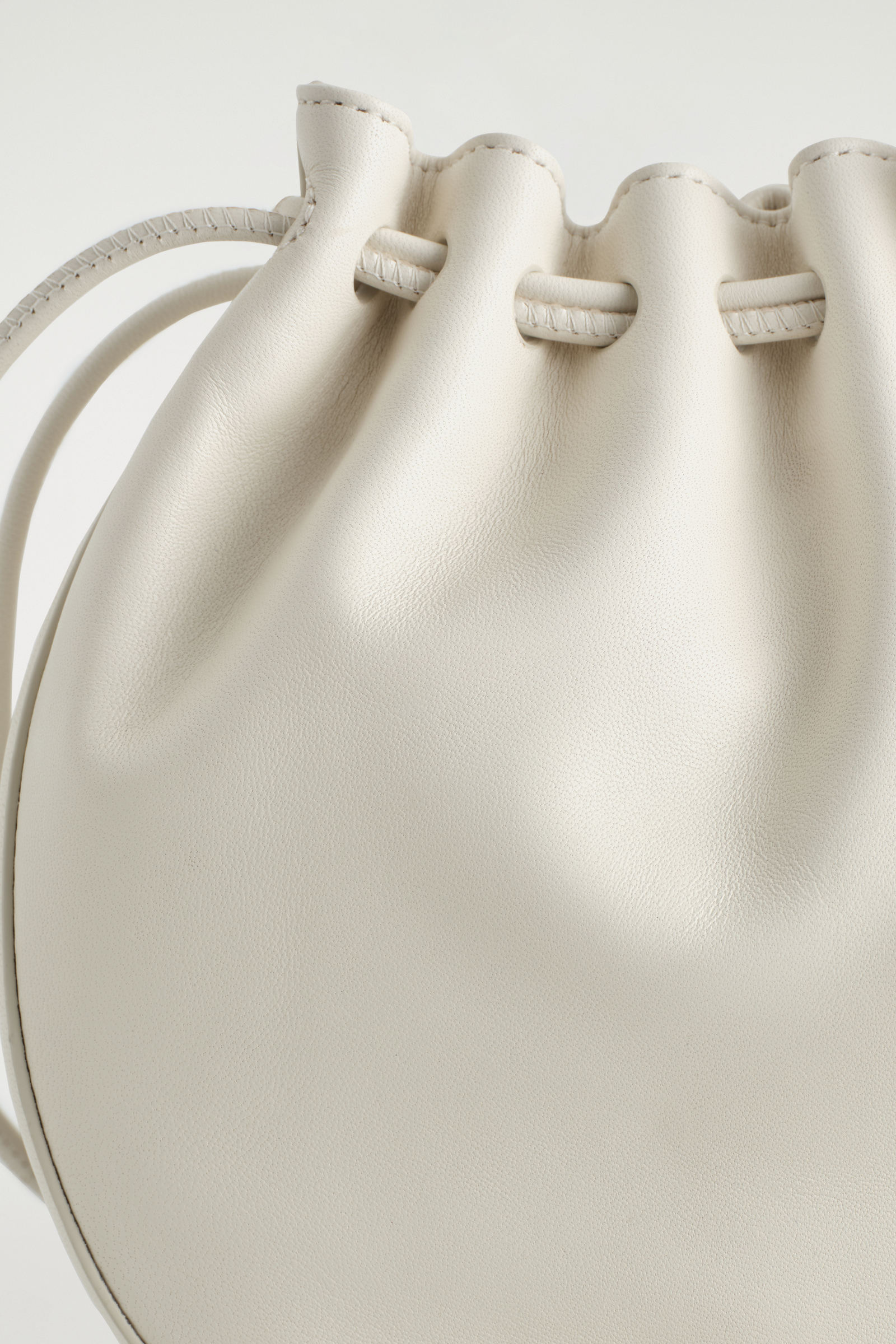 POMME CROSSBODY BAG - LEATHER POMME クロスボディバッグ - レザー