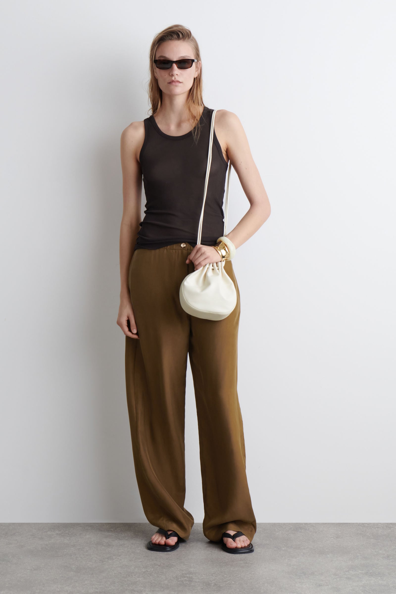 コス COS leather ショルダー バッグ ボディ レザー 本革 羊 コス COS leather ショルダー バッグ ボディ レザー 本革 羊 コス COS