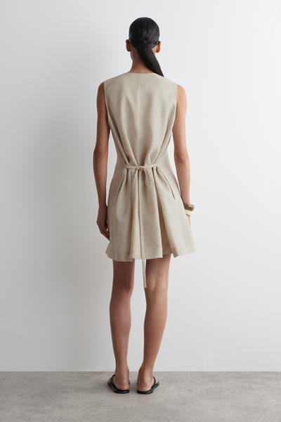 COS ボタン付きリネンミニドレス