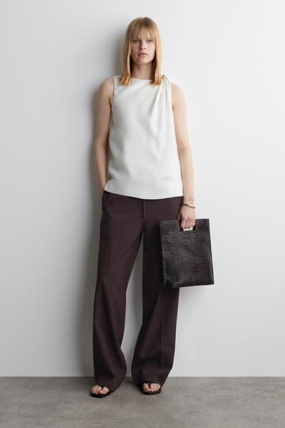 COS ツイストディテール リネントップ