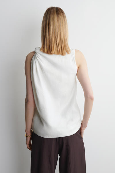 COS ツイストディテール リネントップ