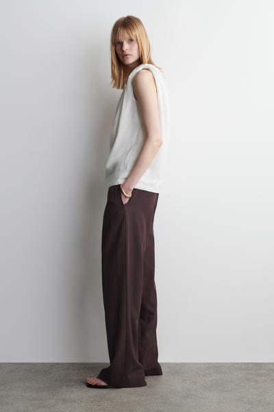 COS ツイストディテール リネントップ