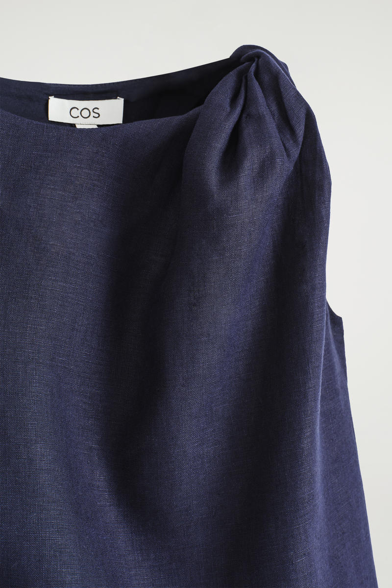 COS ツイストディテール リネントップ