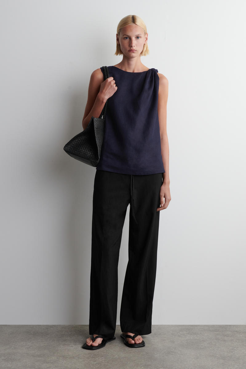 COS ツイストディテール リネントップ