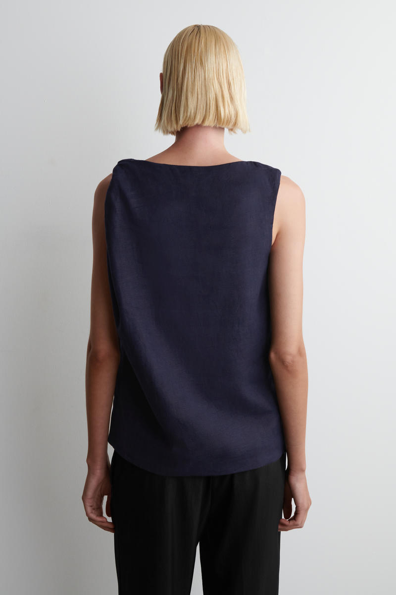 COS ツイストディテール リネントップ