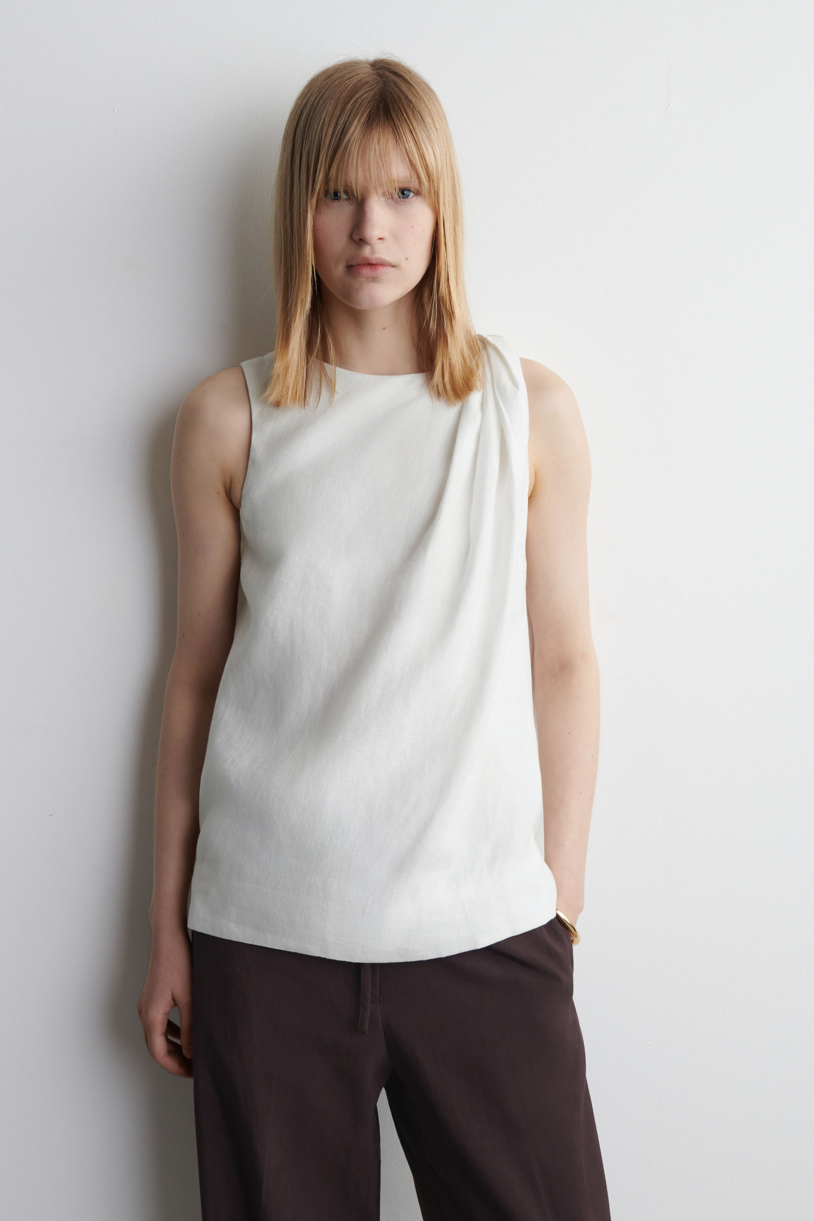 TWISTED-DETAIL LINEN TOP ツイストディテール リネントップ ホワイト