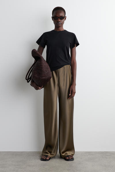 COS ワイドレッグ スラックス ブラウン SATIN WIDE-LEG TROUSERS サテンワイドレッグパンツ ブラウン｜COS