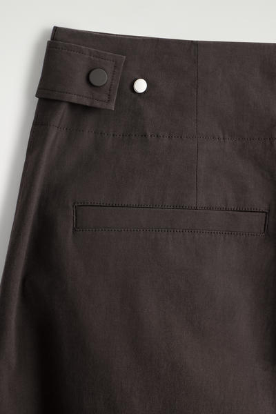 COS コットンバレルレッグパンツ