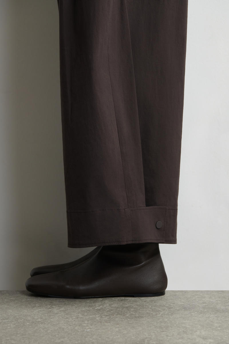 COS コットンバレルレッグパンツ