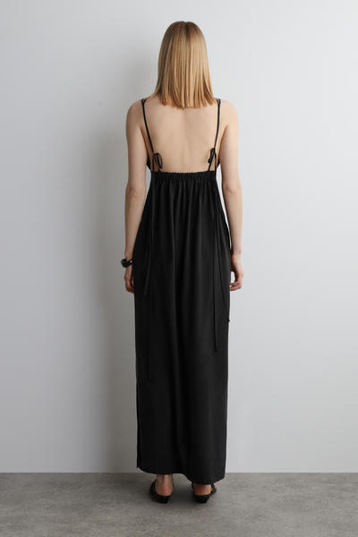 COS ギャザーVネックマキシドレス