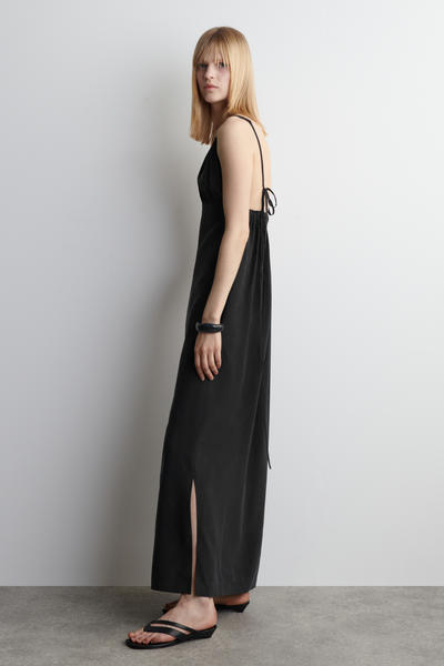 COS ギャザーVネックマキシドレス