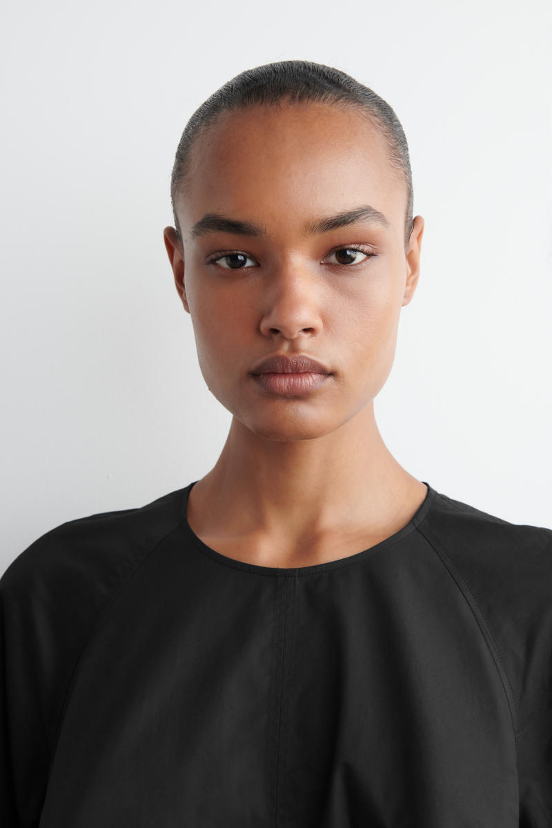 COS タイバックAラインミニドレス