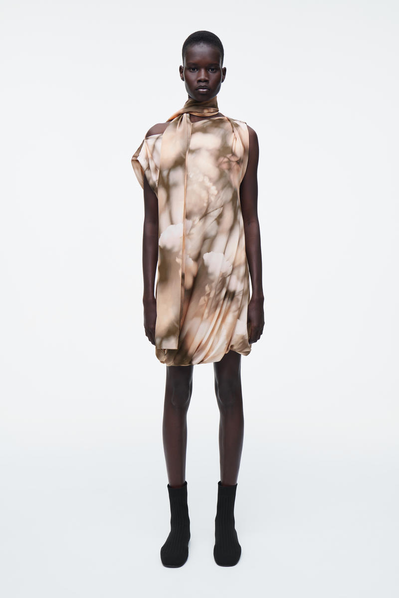 COS プリントシルクスカーフ