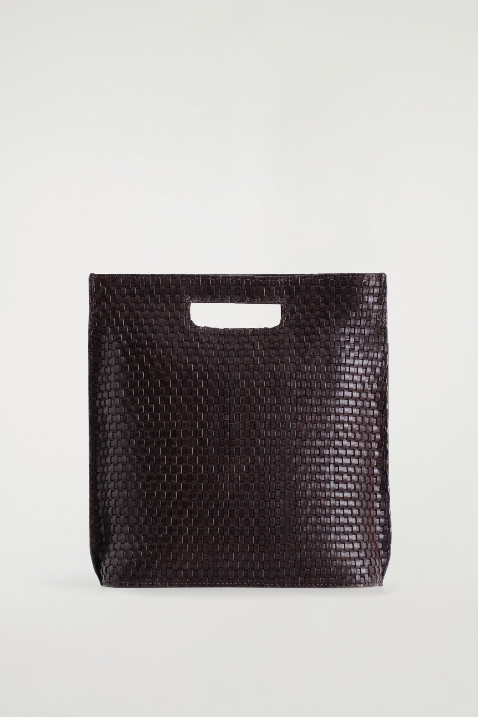 FOLIO HAND-WOVEN BAG - LEATHER フォリオ手編みバッグ - レザー｜COS 