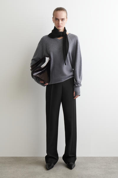 COS ポワンテルニット トライアングルスカーフ