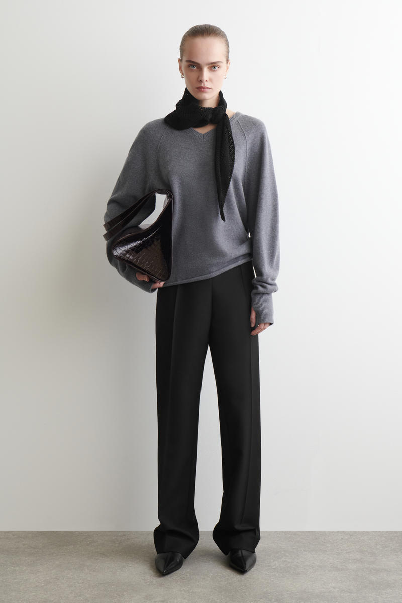 COS ポワンテルニット トライアングルスカーフ