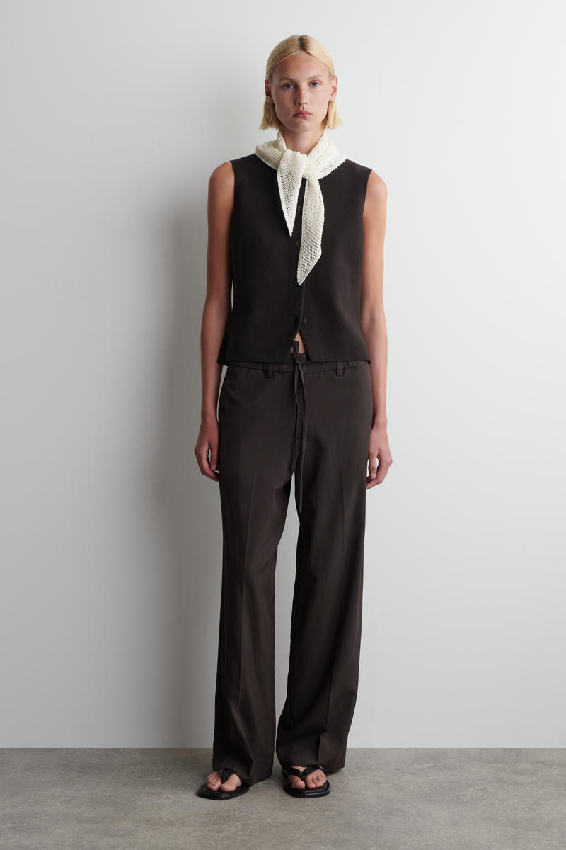 COS ポワンテルニット トライアングルスカーフ