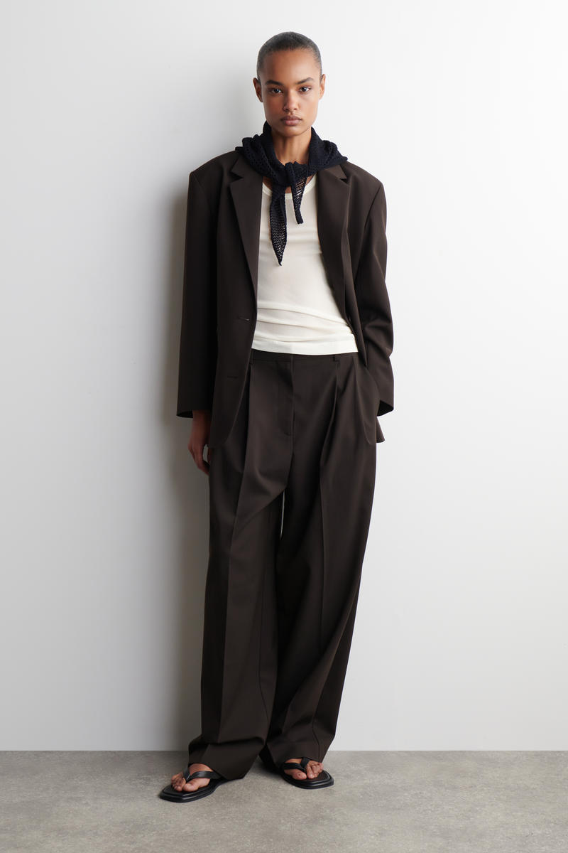 COS ポワンテルニット トライアングルスカーフ