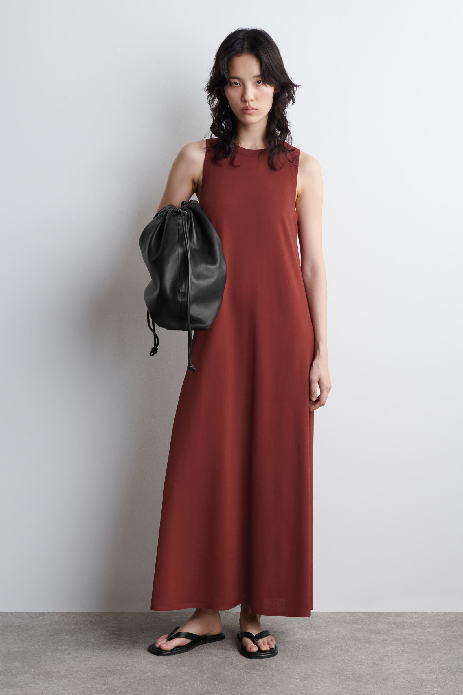 SLEEVELESS KNITTED MIDI DRESS ノースリーブニットミディドレス