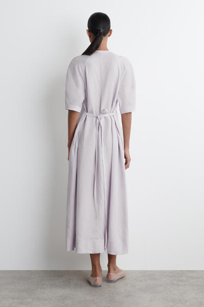 COS タイディテールリネンブレンドミディワンピース