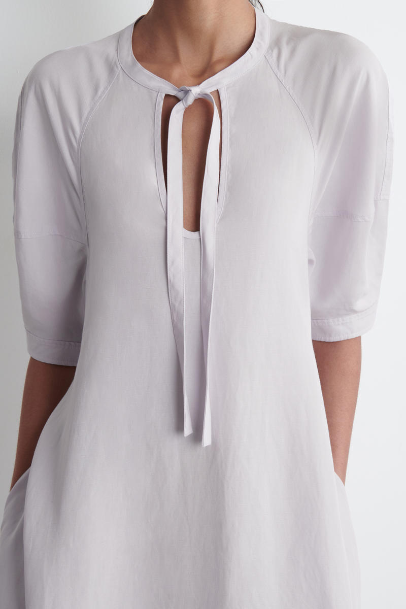 COS タイディテールリネンブレンドミディワンピース