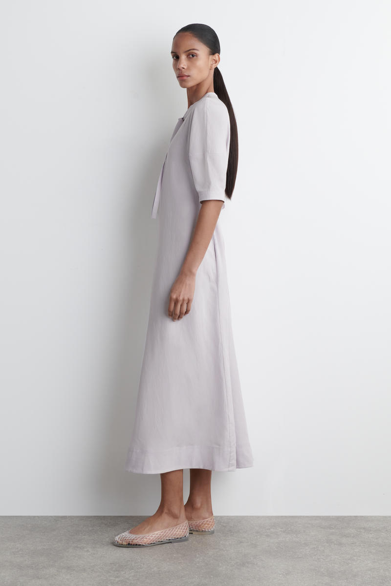 COS タイディテールリネンブレンドミディワンピース