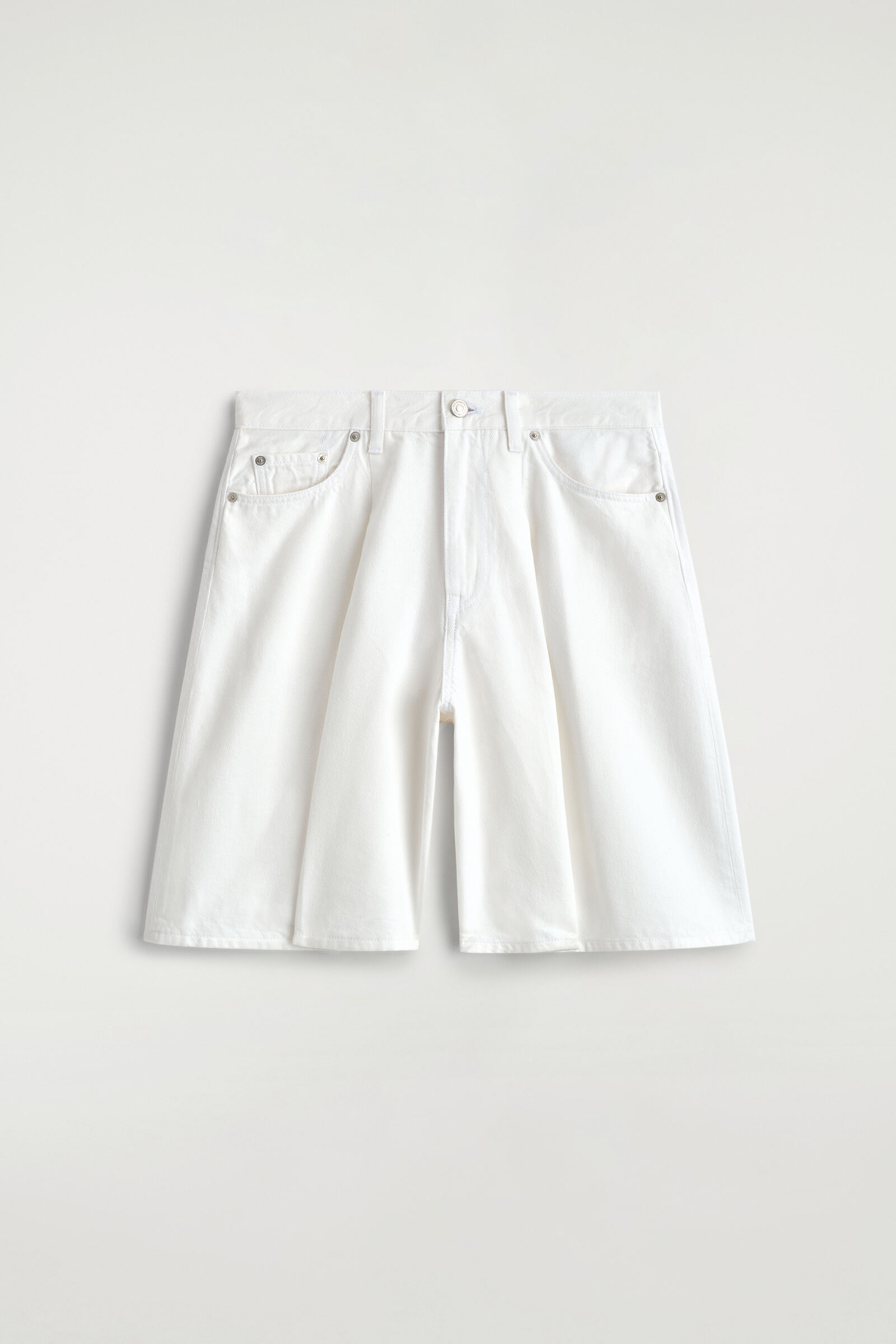 WIDE-LEG DENIM SHORTS ワイドレッグ デニムショートパンツ ホワイト