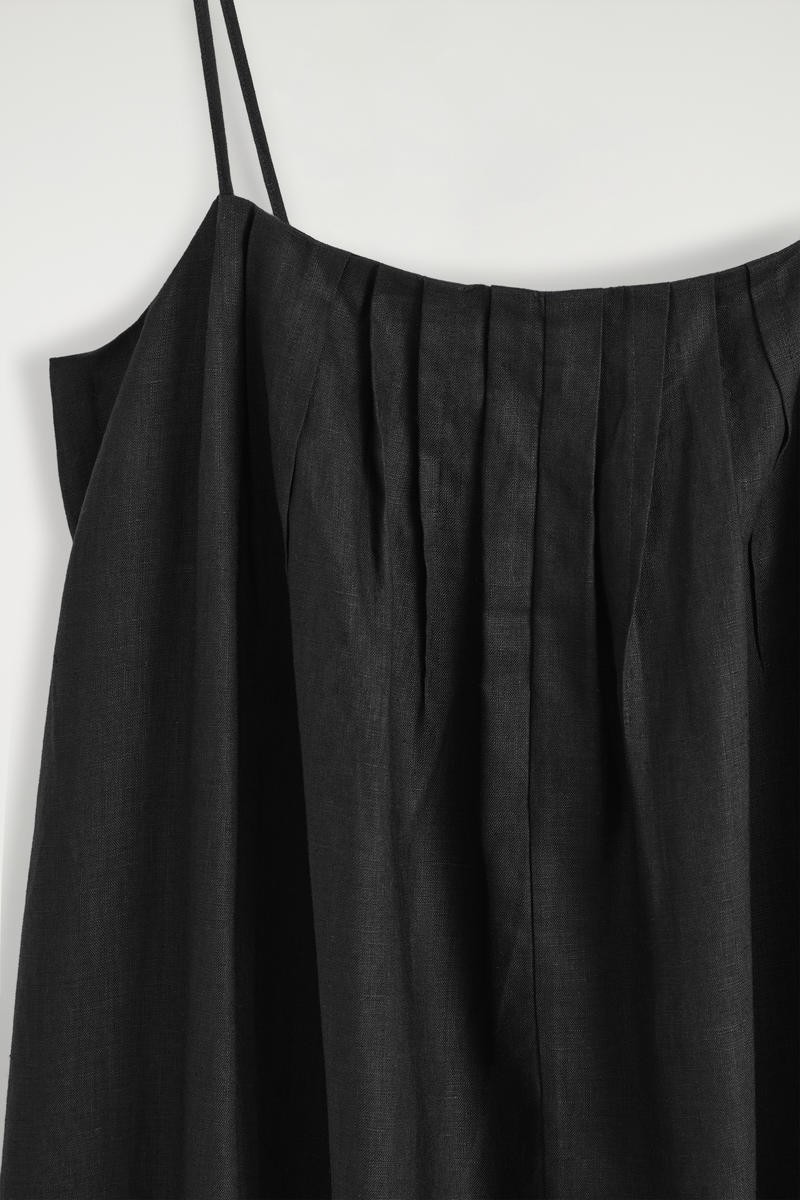 COS プリーツリネンマキシワンピース