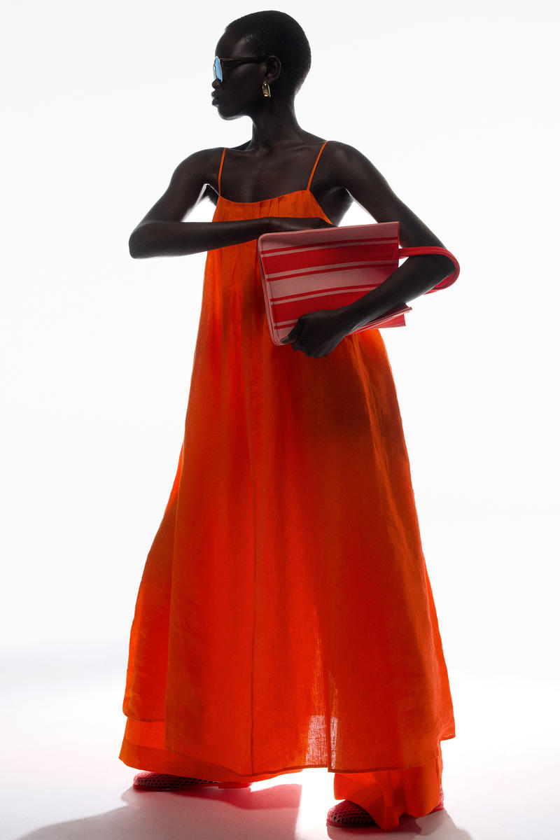 COS プリーツリネンマキシワンピース