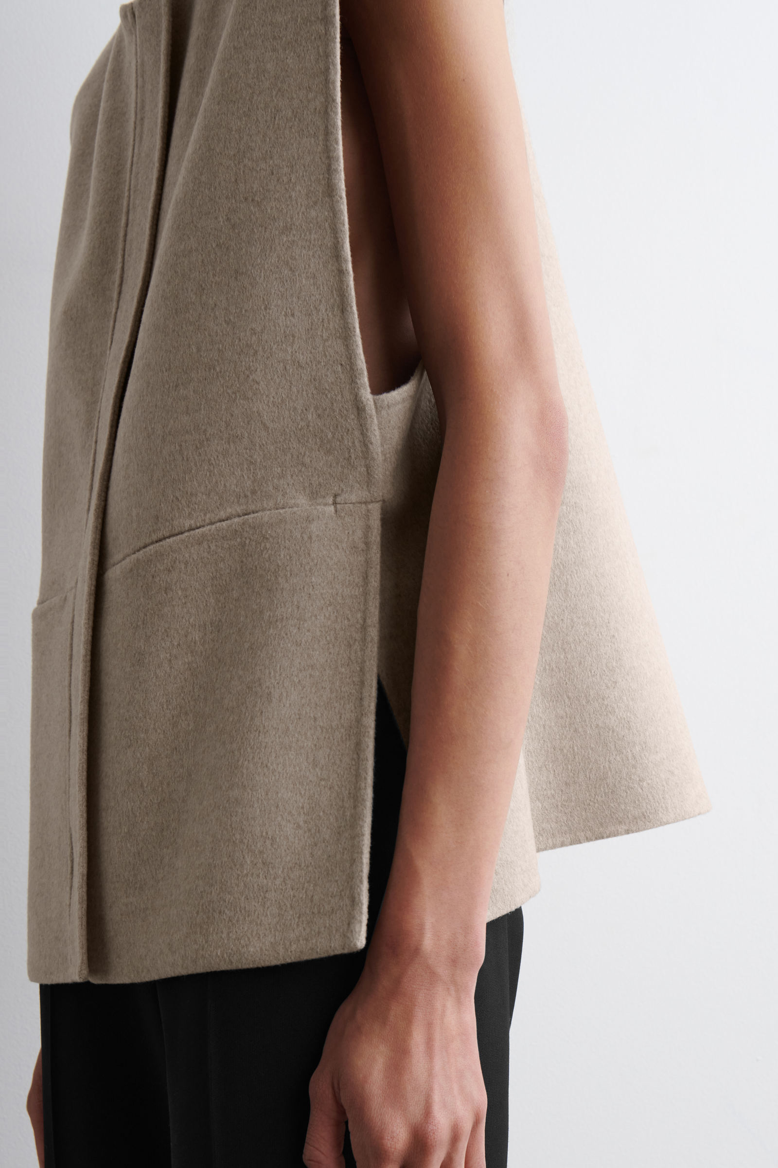 DOUBLE-FACED WOOL HYBRID VEST ダブルフェイスウール