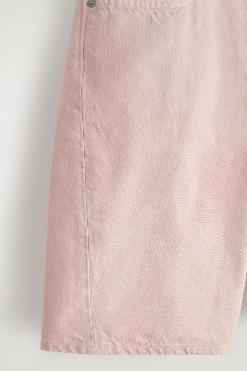 COS ストレートレッグデニムショートパンツ