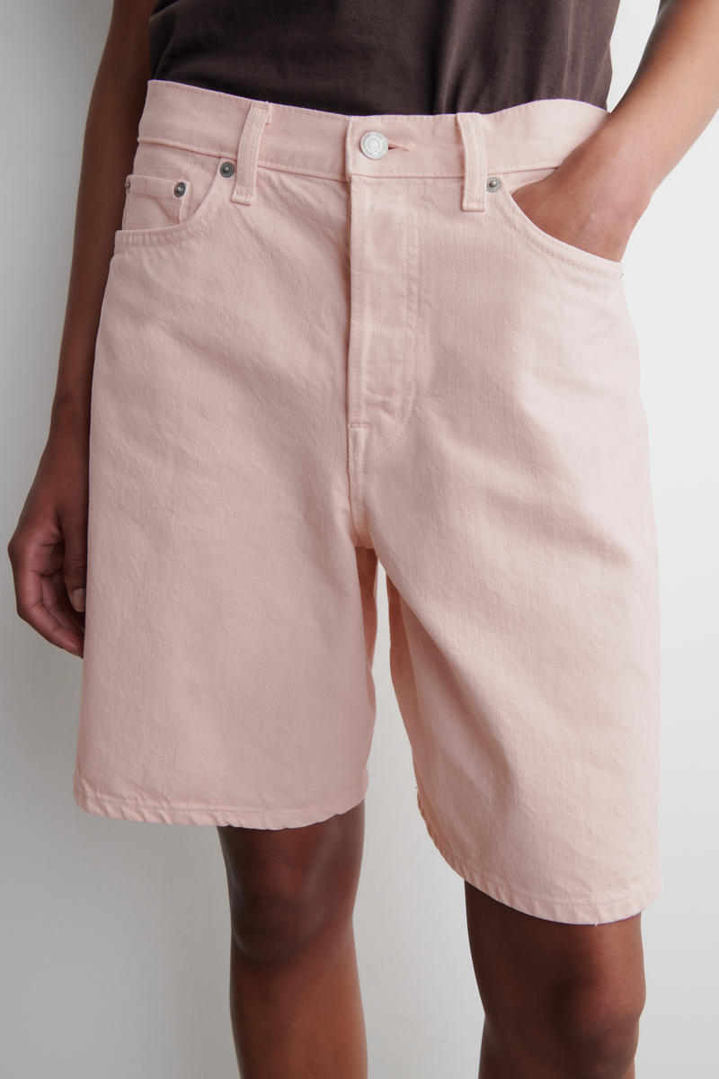 COS ストレートレッグデニムショートパンツ