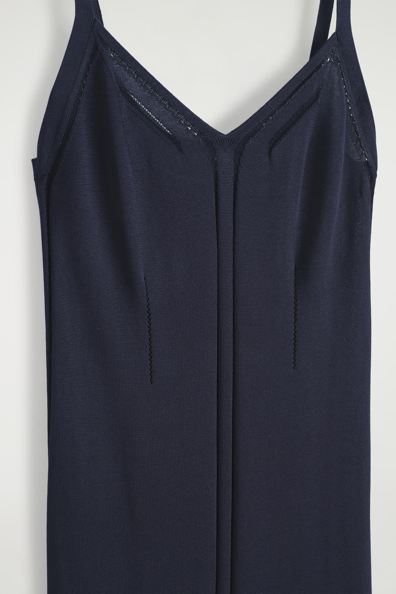 COS ニットミディスリップドレス