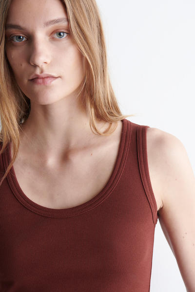 COS リブ編みスクープネックタンクトップ