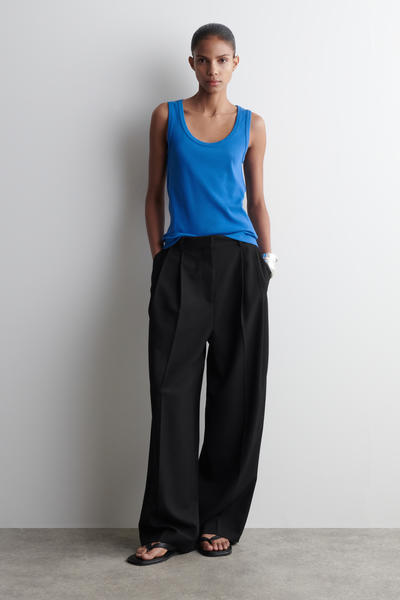 COS リブ編みスクープネックタンクトップ