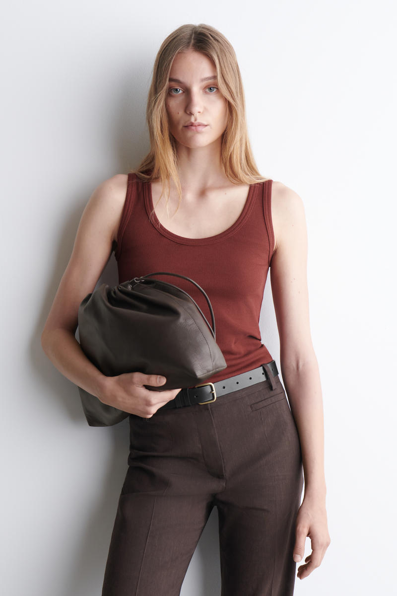 COS リブ編みスクープネックタンクトップ