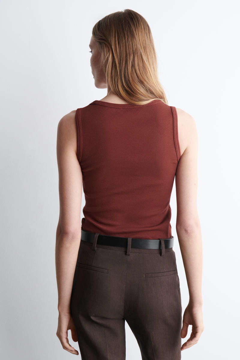 COS リブ編みスクープネックタンクトップ